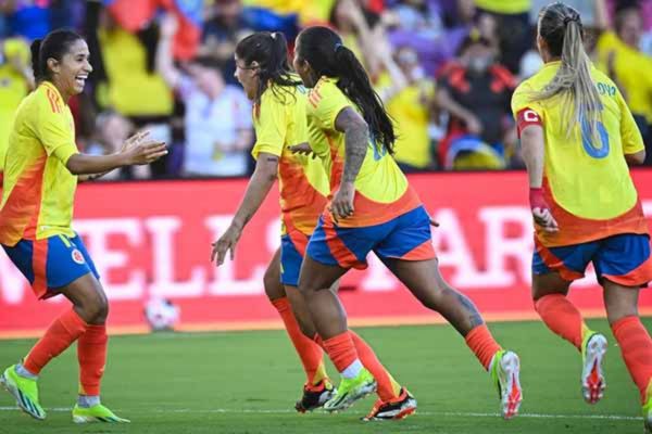Jugadoras de la selección Colombia femenino de mayores celebrando un gol en la pasada Copa America. Foto EFE