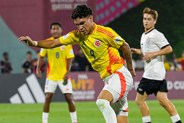 Jugadores de la selección Colombia sub 17 celebrando el triunfo contra Corea del Norte y el pase a la siguiente fase del mundial. Foto Federación Colombiana de Fútbol 
