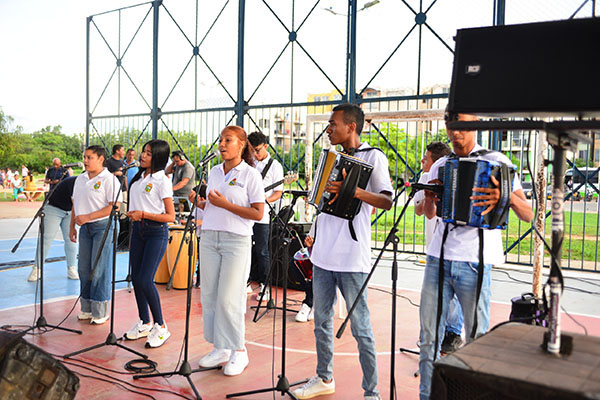Grupo musical de jóvenes ‘vallenatos’ que serán beneficiados con el taller ofrecido por la Unesco. Foto Alcaldía de Valledupar