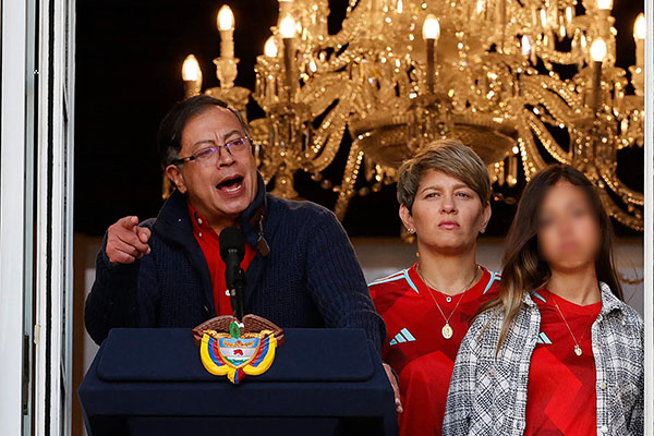 Gustavo Petro Urrego, Presidente de Colombia en compañía de su esposa Verónica Álcocer. Foto EFE