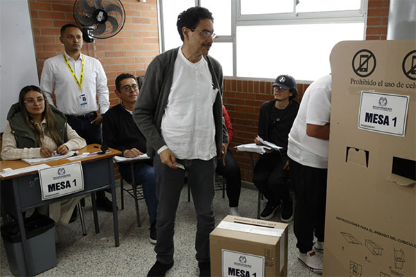 Iván Cepeda ganó la consulta interna del Pacto Histórico realizada ayer domingo en todo el territorio nacional. EFE/ Mauricio Dueñas Castañeda