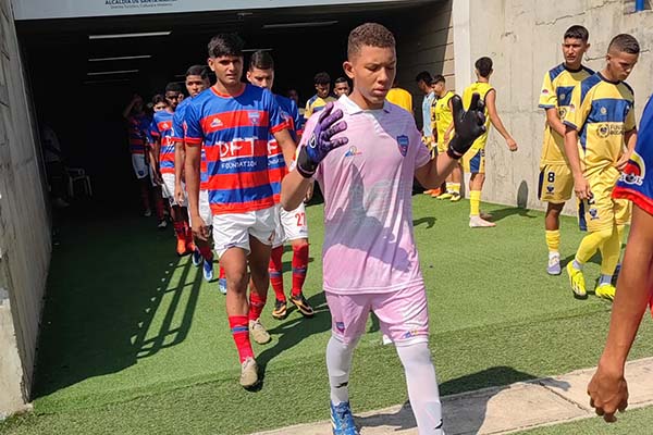Jugadores del Club Deportivo Samario saliendo de la zona mixta a disputar el partido de ida frente a Boca Juniors de Soledad. Foto Deportivo Samario en Facebook 