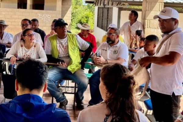 La misión de atención humanitaria en El Limón Carrizal, socializando con las comunidades Wiwas y Afro.