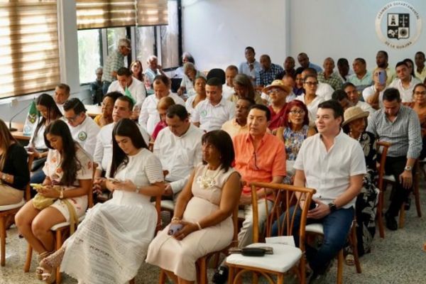 El recinto de la asamblea de La Guajira estuvo bastante concurrido a la espera de la decisión de los diputados del departamento.