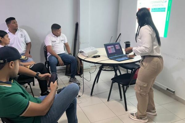 Delegados de las secretarías de Gobierno y Planeación, junto a representantes ambientales y comunitarios, participaron en la socialización del diagnóstico previo para la implementación del comparendo ambiental.