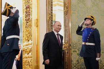 El presidente ruso, Vladímir Putin, entra en una sala para sus conversaciones con el presidente interino de la República de Malí en el Kremlin en Moscú. Foto archivo EFE/EPA/Pavel Bednyakov / Pool El presidente ruso, Vladímir Putin, entra en una sala para sus conversaciones con el presidente interino de la República de Malí en el Kremlin en Moscú. Foto archivo EFE/EPA/Pavel Bednyakov / Pool